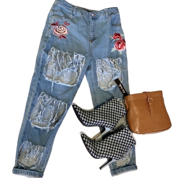 Rose Appliqué Distressed Skinny Denim Jeans - Picture 5 of 10